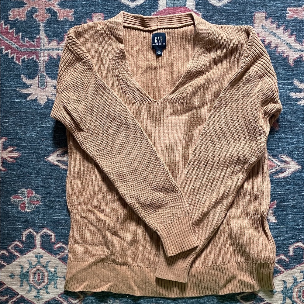 GAP Maternity Women's V-Neck Sweater in Warm Tan